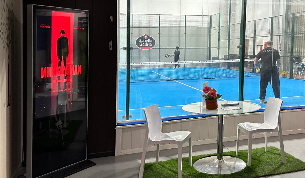 Circuito soportes digitales publicidad en club de padel