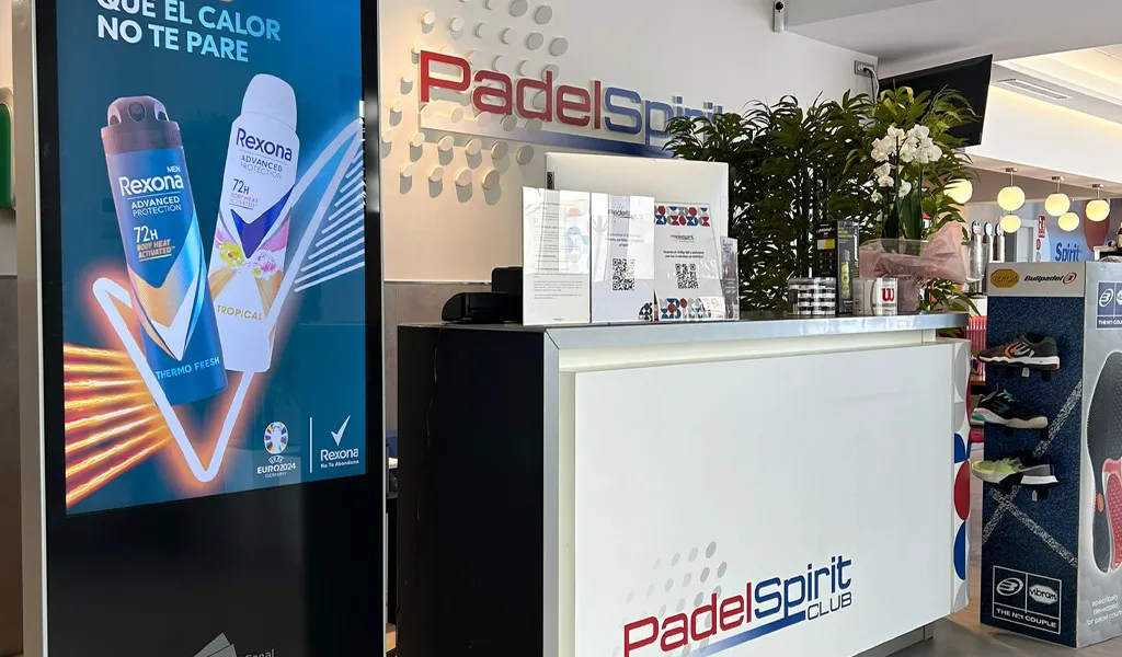 Circuito soportes digitales publicidad en club de padel