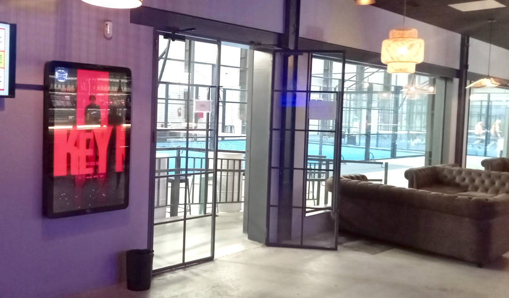 Circuito soportes digitales publicidad en club de padel